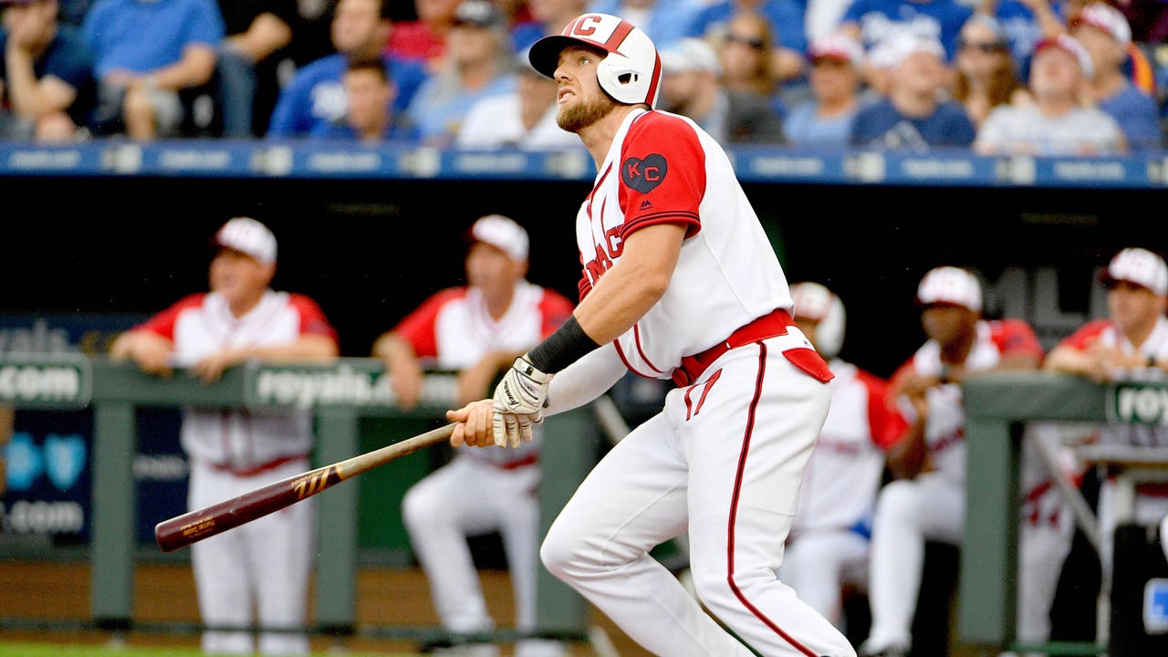 Dozier's homer supports Bailey as Royals top Twins 6-1